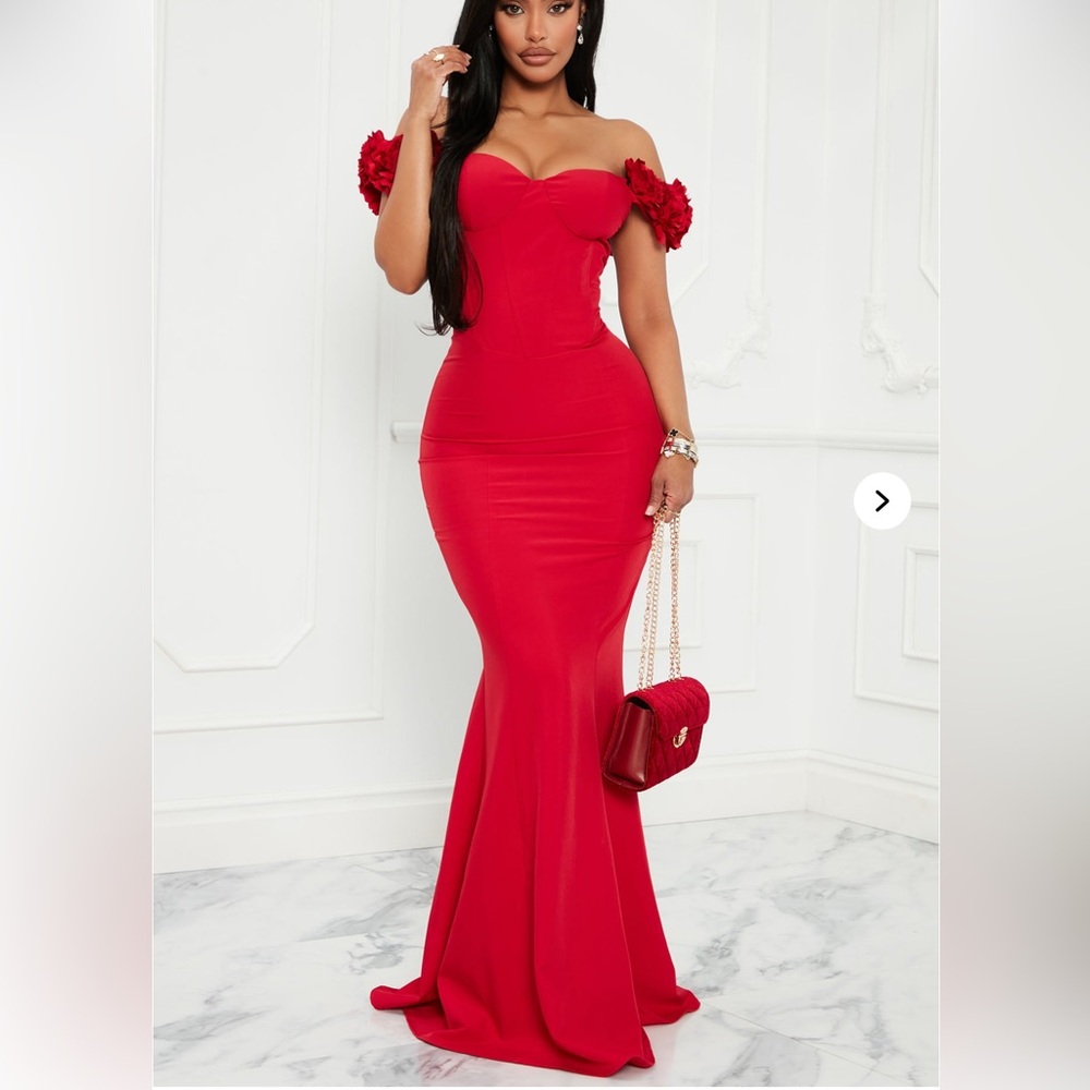 Rosie maxi dress colour red, size Large L